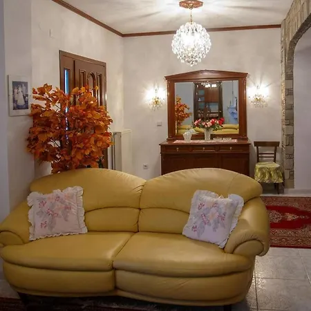 για όλες τις εποχές του χρόνου Villa *
